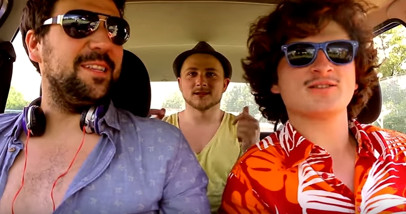 screen z teledysku YouTube.com