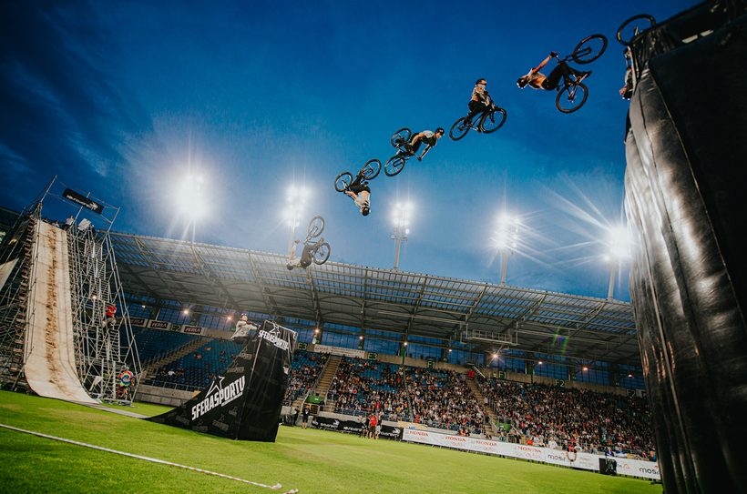 fot. Skoki na 12-metrowej skoczni (foto Adam Glosowic)