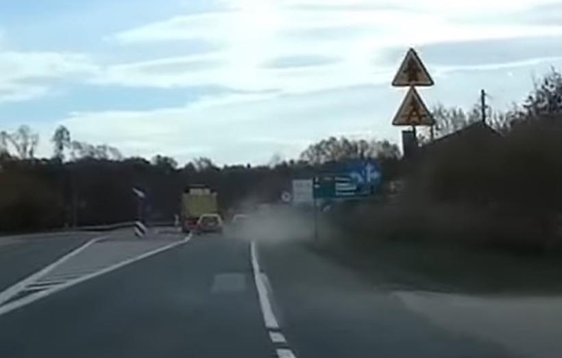 Fot. kadr z filmu na YouTube/ bandyta z kamerą