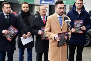 Fot. kadr z konferencji prasowej w Myślenicach