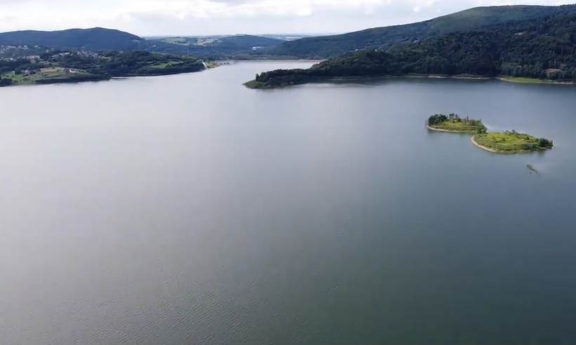 Fot. kadr z filmu Facebook/ Jezioro Mucharskie