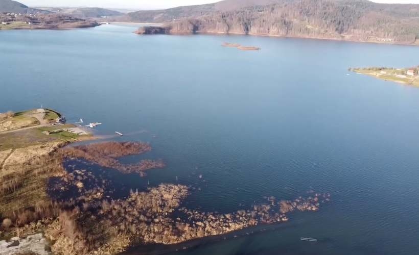 Fot. kadr z filmy na Facebook/ Jezioro Mucharskie