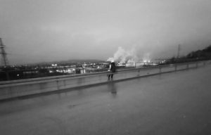 gor Maciejczyk z ZSS w Roczynach za zdjęcie pt.: „Mgła przemysłowa – cena postępu